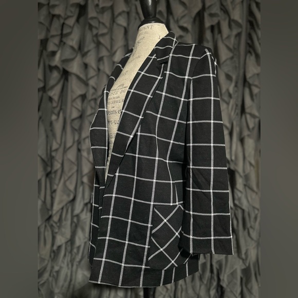 Anne Klein, size Large, black/white in color - Picture 2 of 4